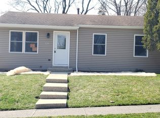 402 S Oltendorf Rd, Streamwood, IL 60107