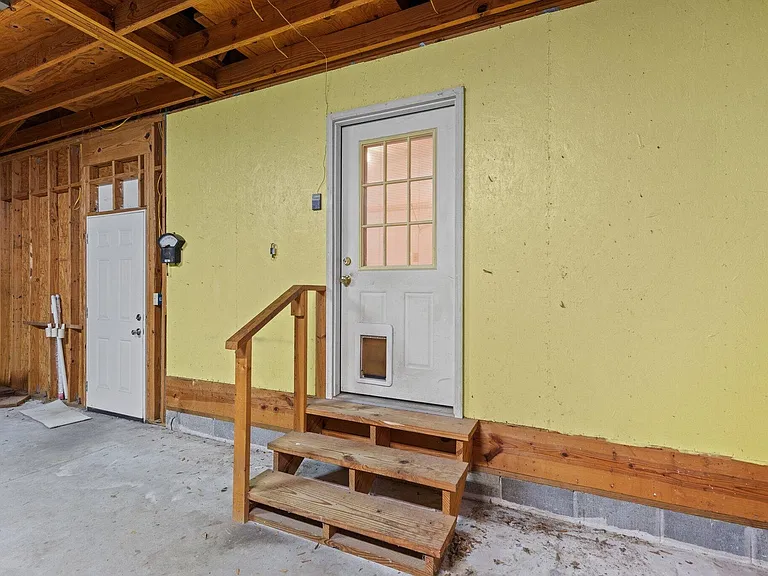 122 Beach Dr — Photo 37