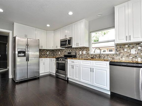 2nd image of 3119 Southern Dr