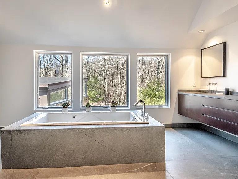 500 Old Sag Harbor Rd — Photo 15