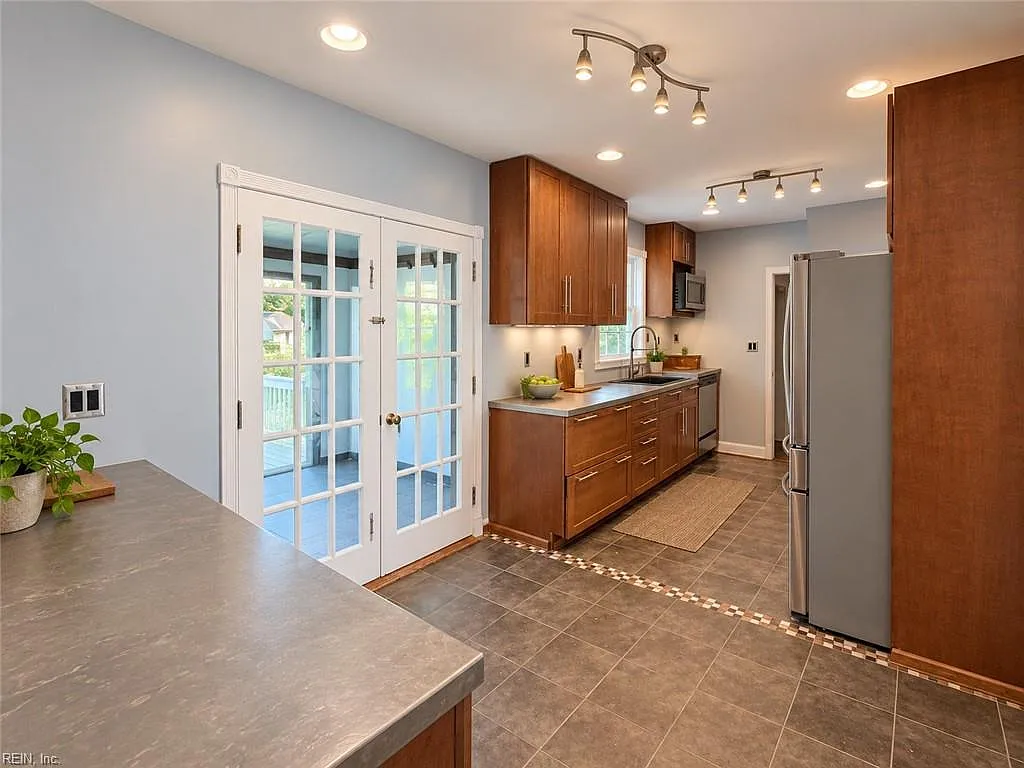 410 Burleigh Avenue - 1 — Photo 4