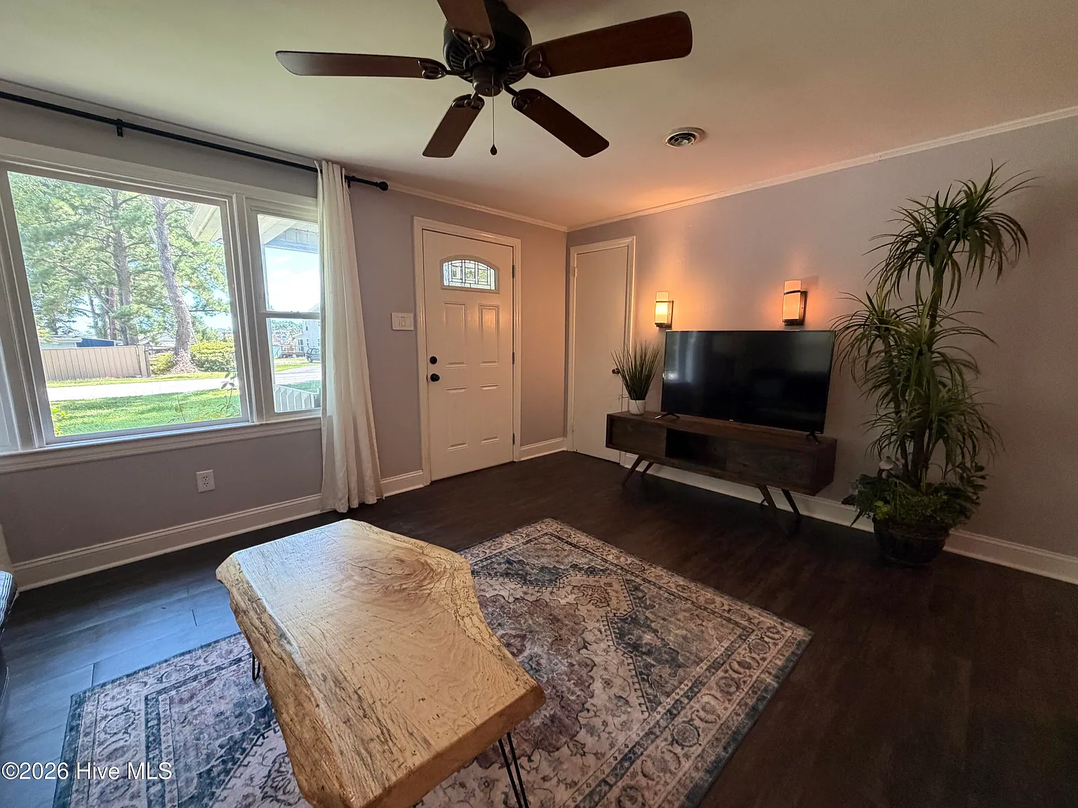 2 bed, 1.0 bath, 896 sqft, $1,250 — Photo 4