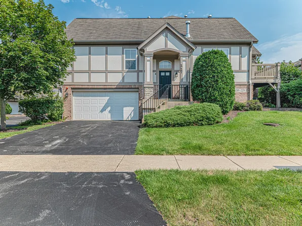 227 Rosehall Dr, Lake Zurich, IL 60047