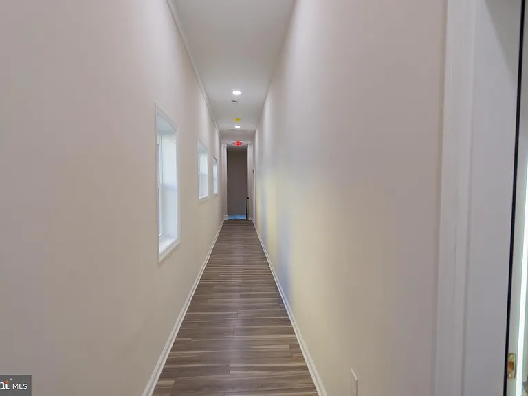 215 King St W #B — Photo 33