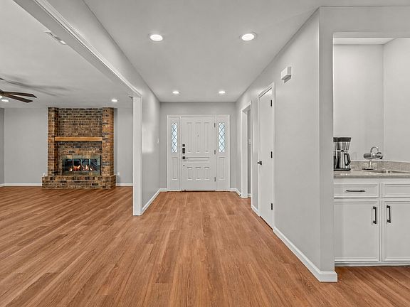 4th image of 5111/5109 Ledgestone Dr