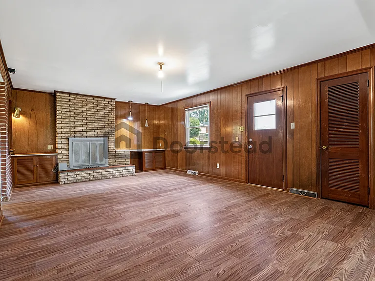 1217 Forestdale Dr — Photo 32