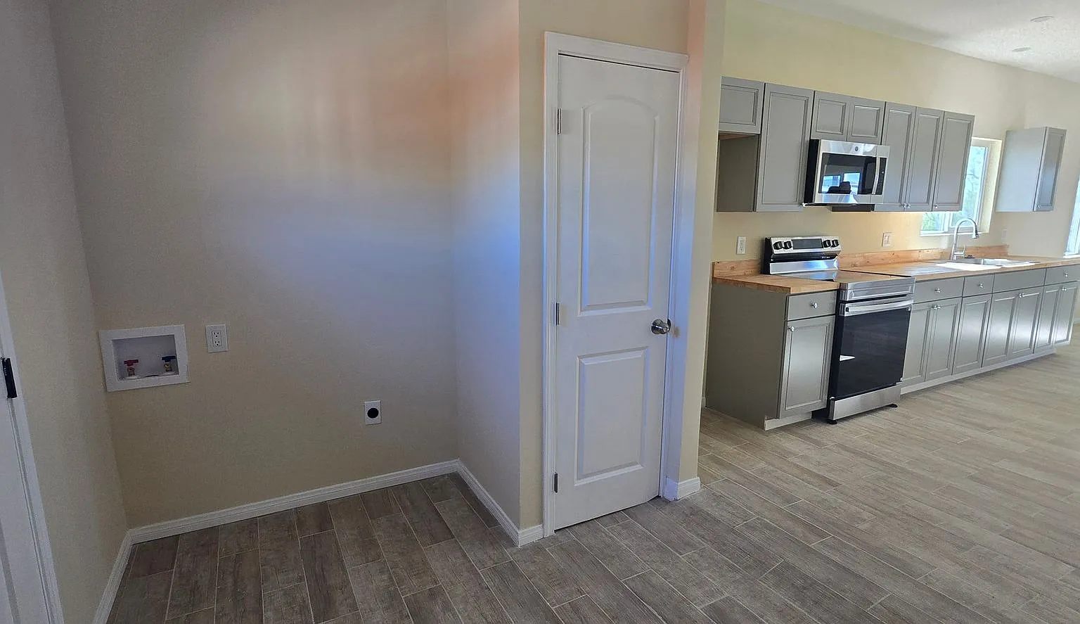Cozy 2 bed 1 bath in Trona - Housing Choice Voucher Welcome — Photo 4