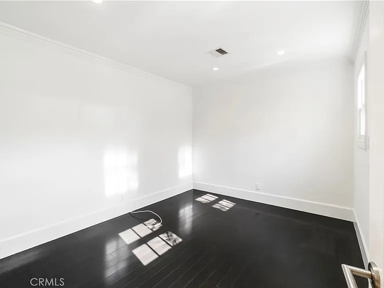 432 S Orange Dr — Photo 23
