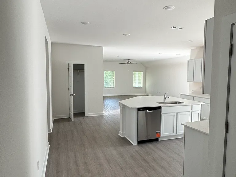 4332 Sloan Dr — Photo 13
