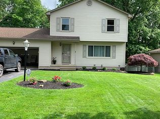 4725 Warwick Dr S, Canfield, OH 44406