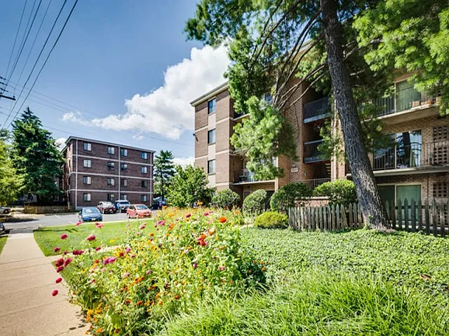 Azalea Apartments — Photo 17