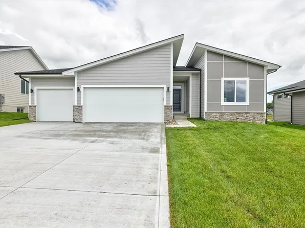 10023 NW 68th Ave, Johnston, IA 50131