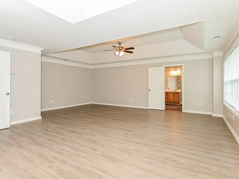 215 Greenland Dr — Photo 10