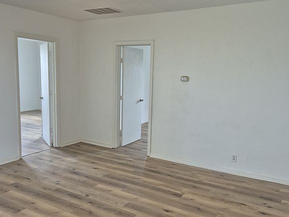 5th image of 218 S Park St