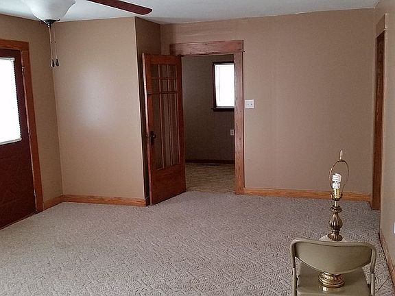 Living room towards bedroom 