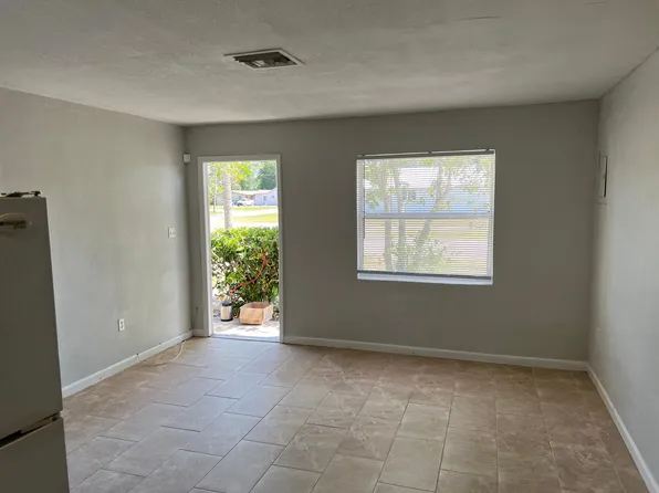 1011 N 16th St, Fort Pierce, FL 34950
