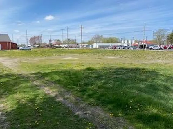 114 N Fuller St, Sullivan, IL 61951