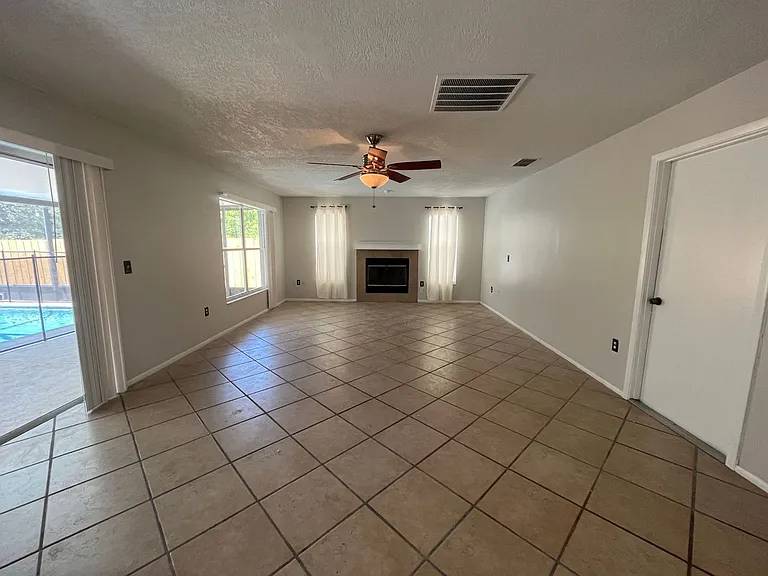 820 Stonechapel Ct — Photo 10