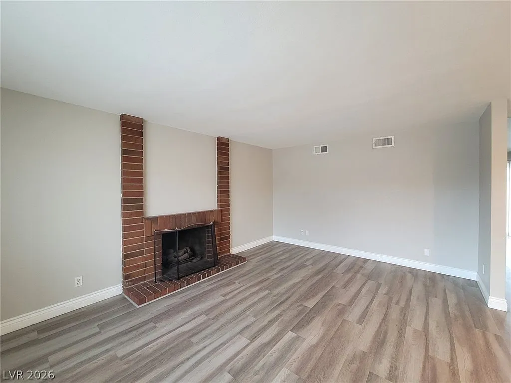 3 bed, 2.0 bath, 1420 sqft, $2,150 — Photo 4