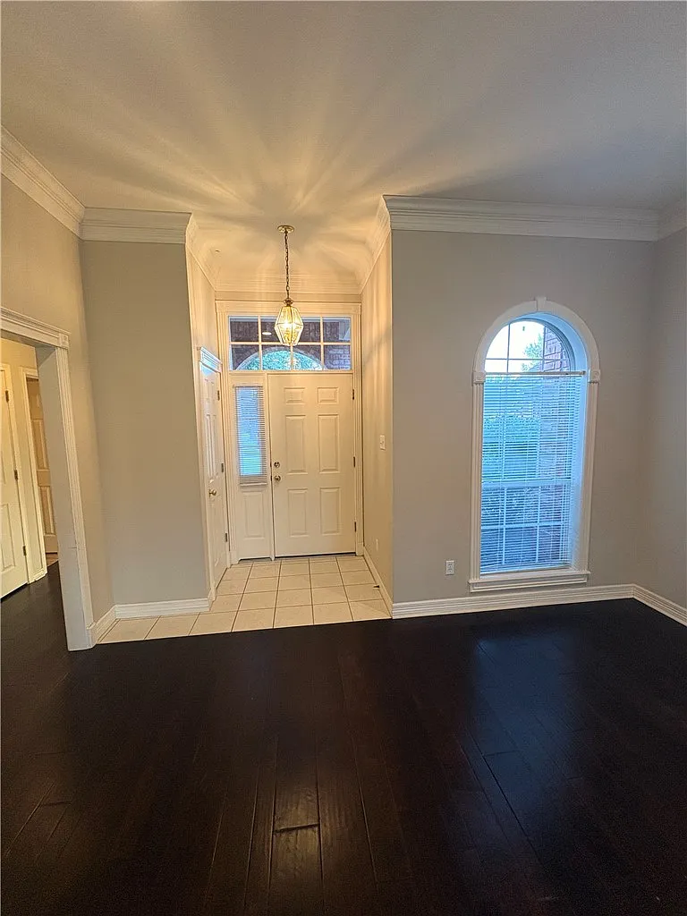 4 bed, 2.5 bath, 1805 sqft, $2,075 — Photo 2