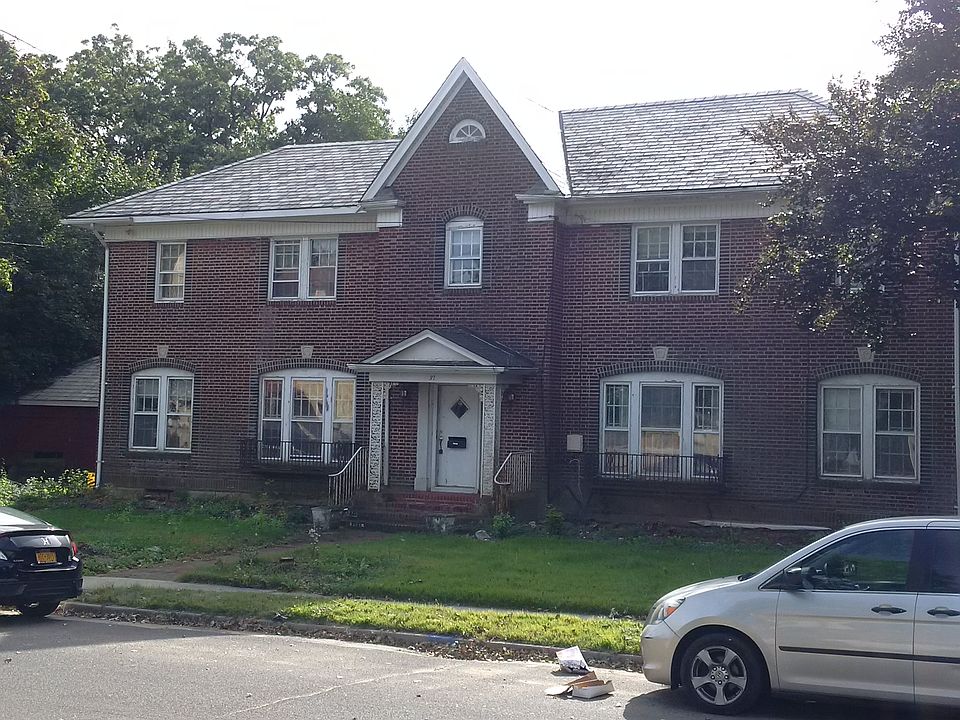 1st image of 31 Oak St