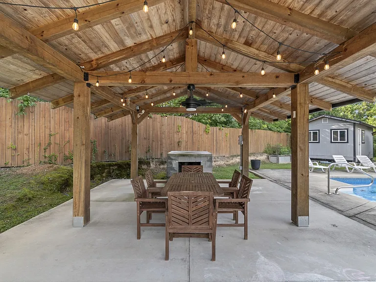 2541 Cross Winds Ln — Photo 2