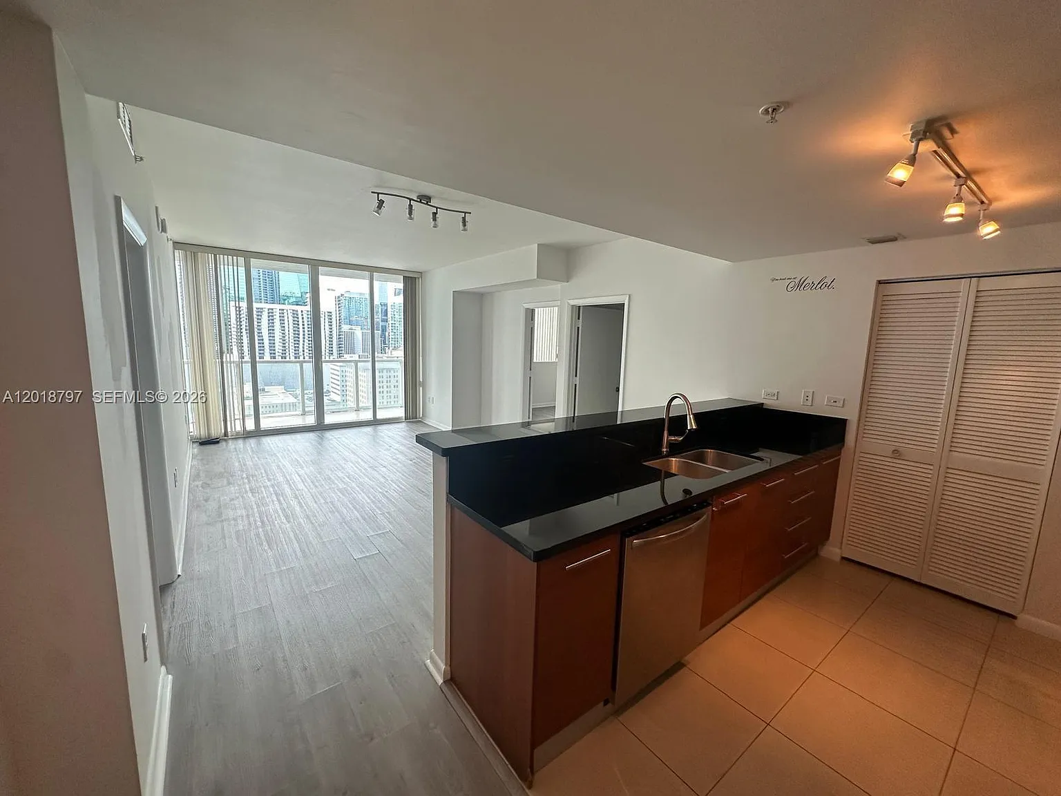 Vizcayne North Condo — Photo 2