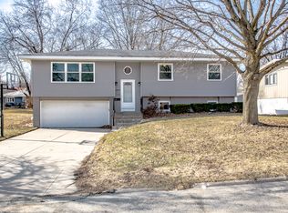 3905 Terrace Hill Dr NE, Cedar Rapids, IA 52402