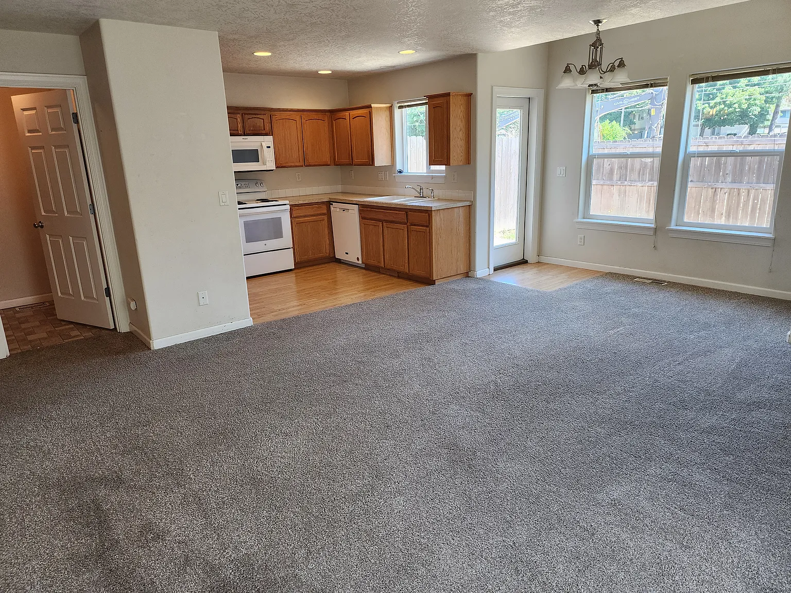 3 bed, 1513 sqft, $2,700 — Photo 3