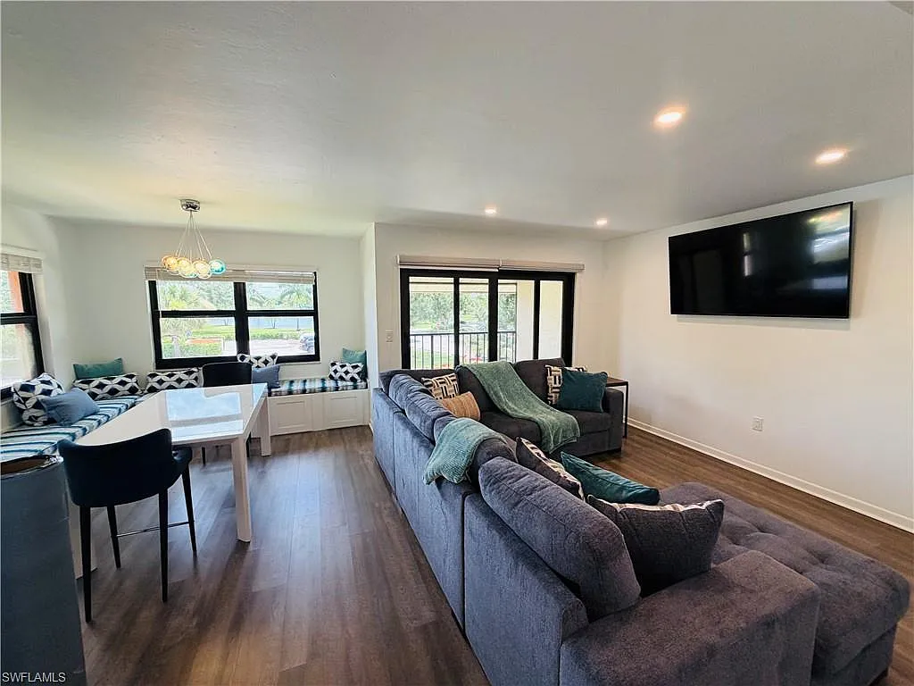 2 bed, 2.0 bath, 966 sqft, $2,500 — Photo 3
