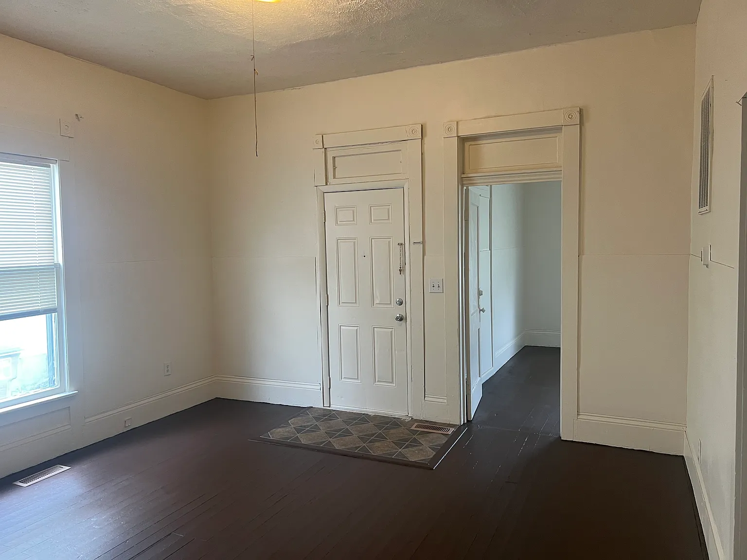 4 bed, $1,500 — Photo 2