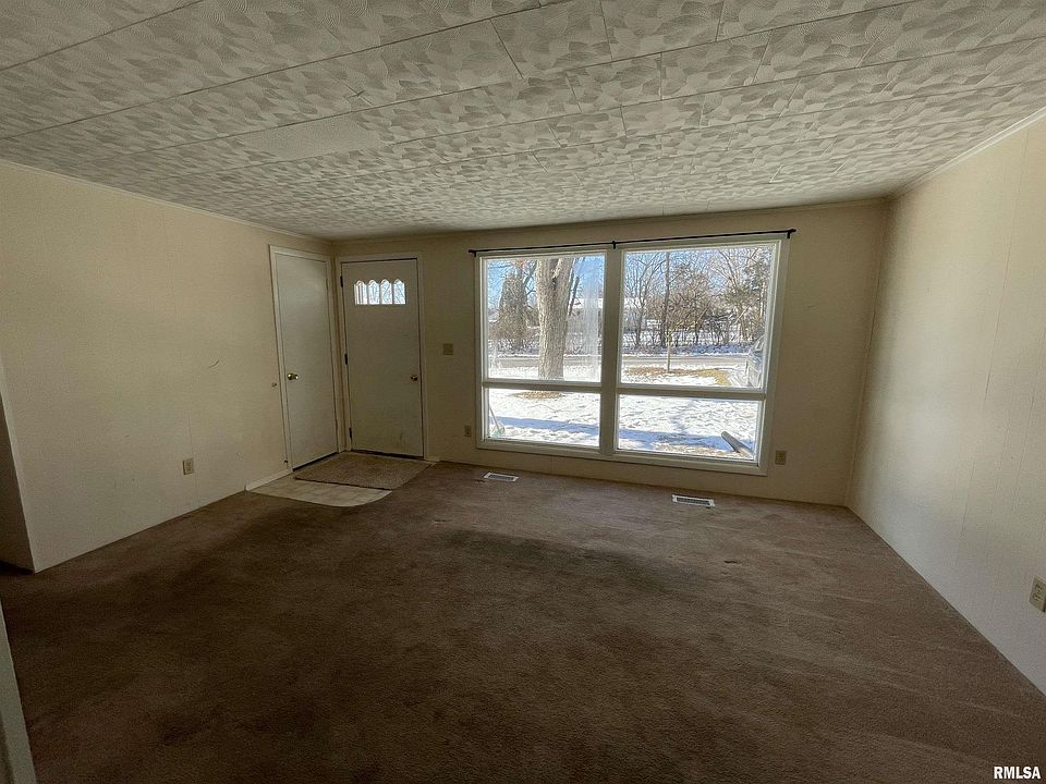 2nd image of 607 Amanda Ln APT A