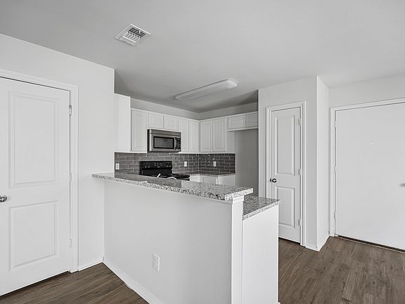 4th image of 507 W Walker St