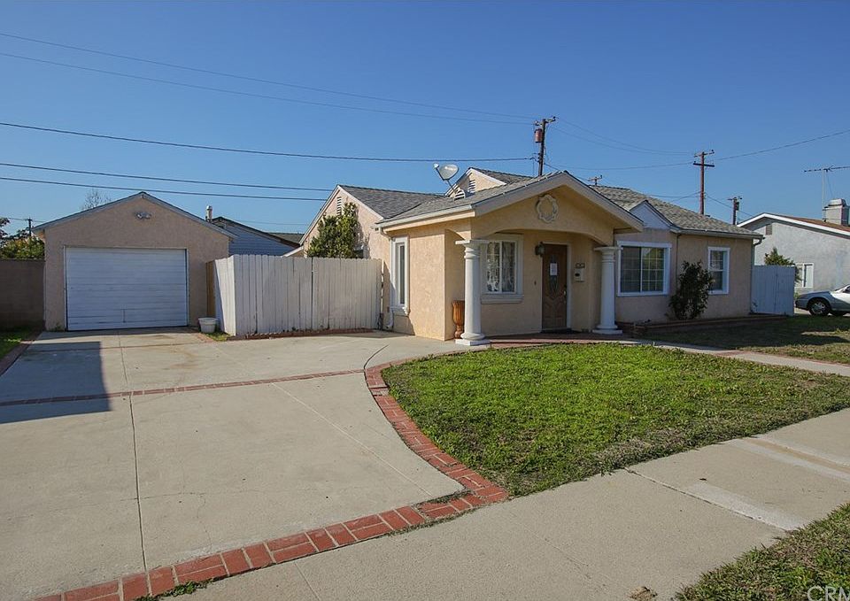 1st image of 18527 Saint Andrews Pl