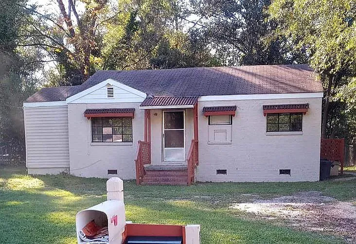 2 bed, 942 sqft, $700 — Photo 1