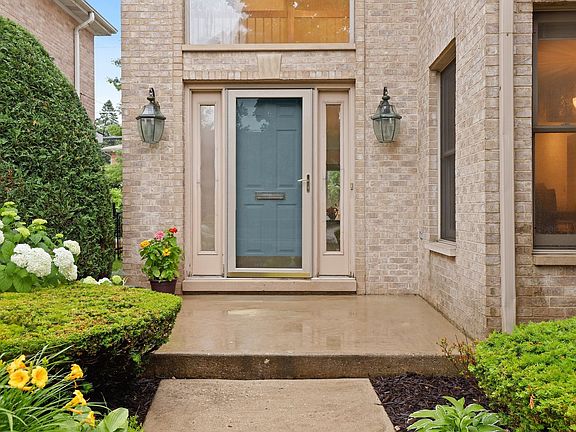 4th image of 6947 N Kedvale Ave