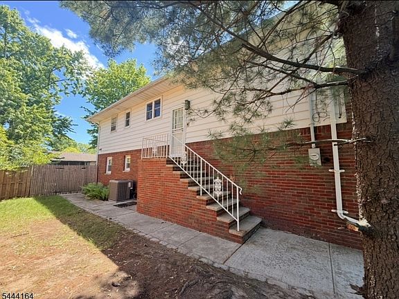 4th image of 317 Gordon St
