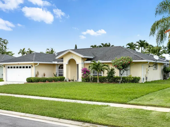 106 Venetian Lane, Royal Palm Beach, FL 33411