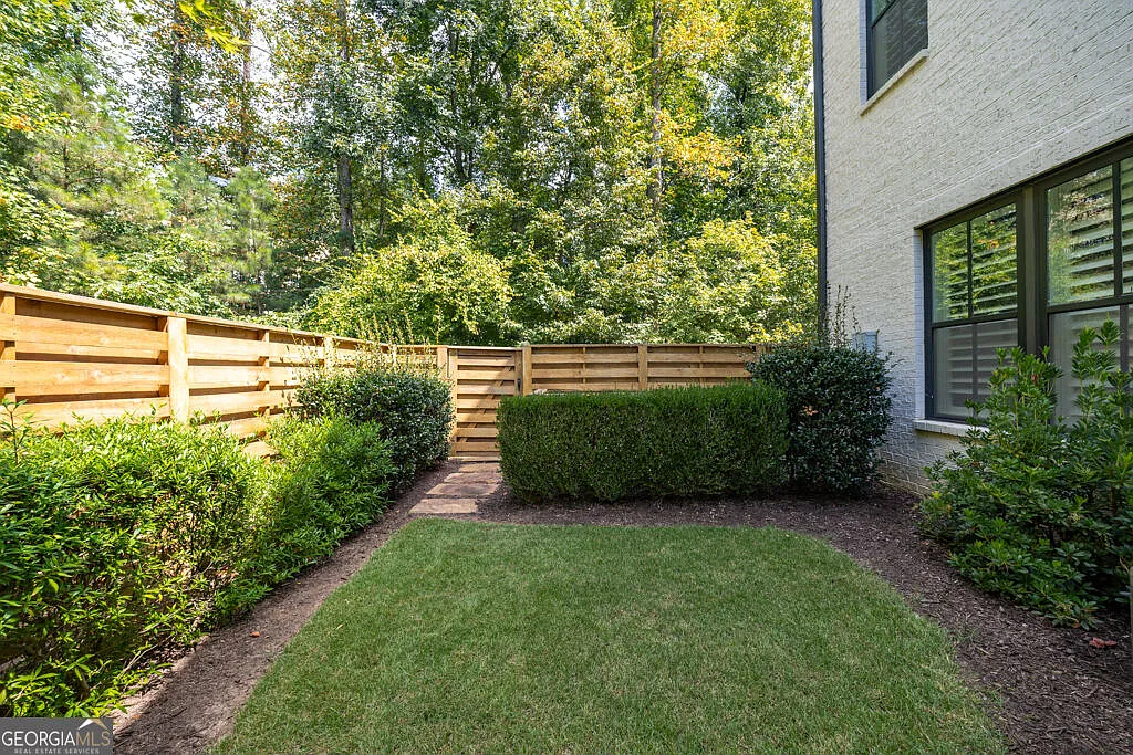 3 bed, 3.5 bath, 3785 sqft, $5,000 — Photo 2
