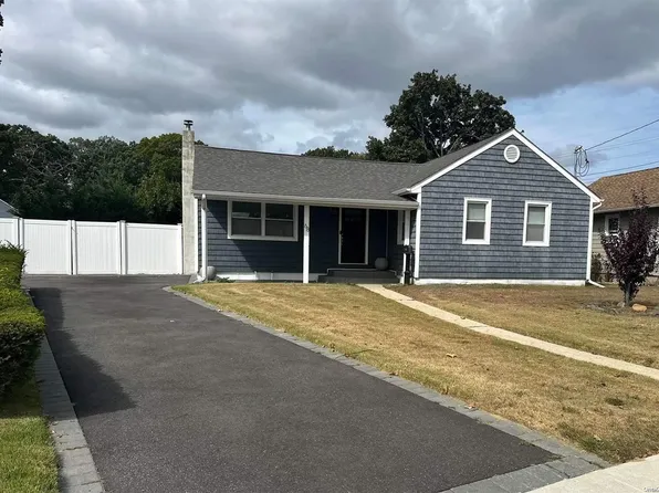 68 Nehring Avenue, Babylon, NY 11702