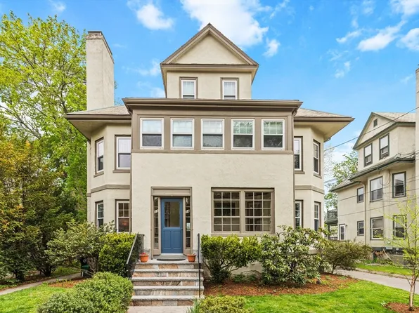 12 Spruce St #12, Watertown, MA 02472