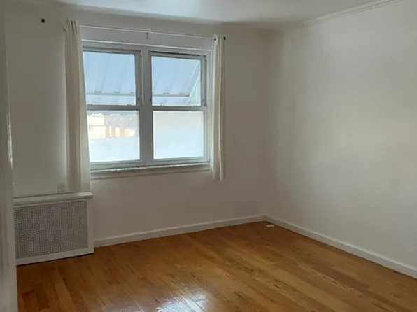 169-00 26th Ave, Flushing, NY 11358