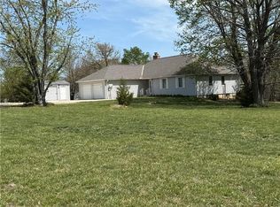 20901 S Clare Rd, Spring Hill, KS 66083