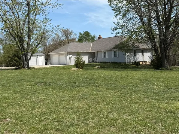 20901 S Clare Rd, Spring Hill, KS 66083