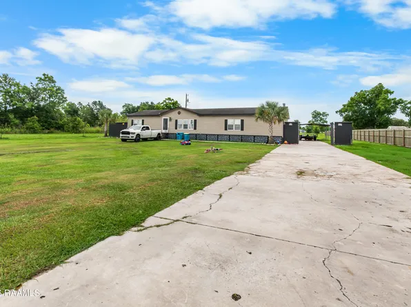 1227 Chawee Rd, Breaux Bridge, LA 70517