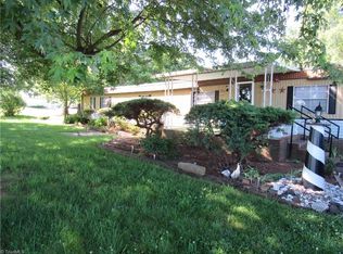 917 Meadowbrook Dr, King, NC 27021