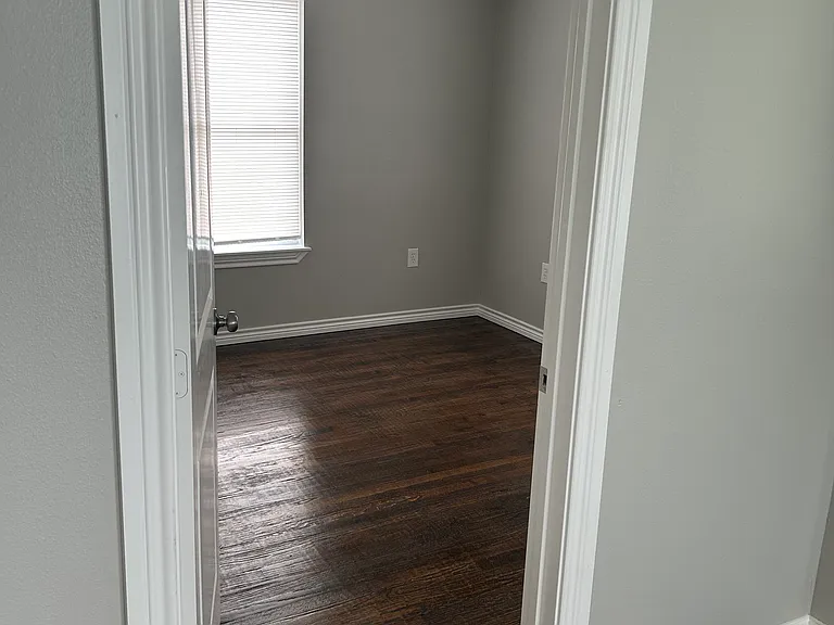 609 S Palmer Ave — Photo 16