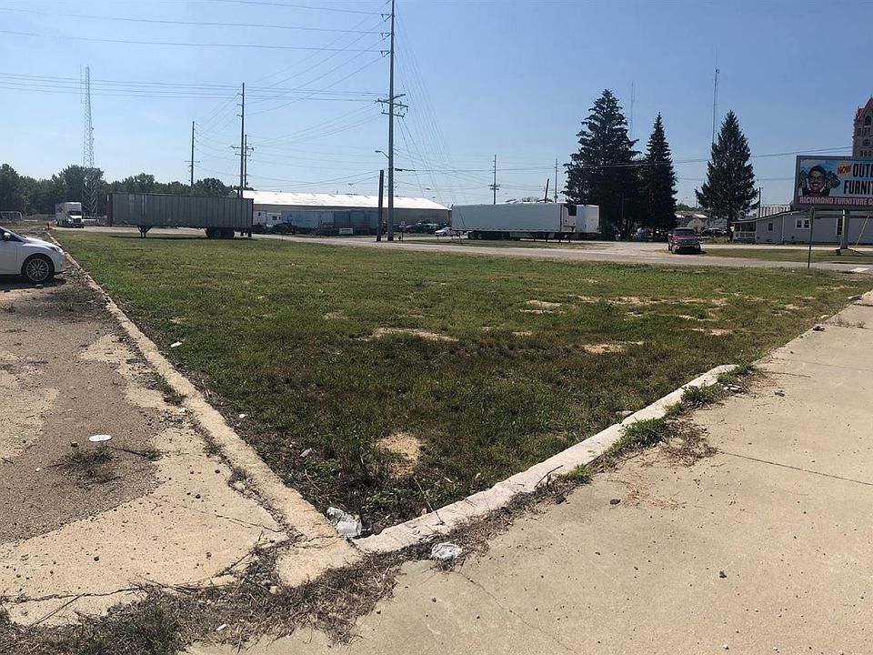 1st image of 301 E 2nd St