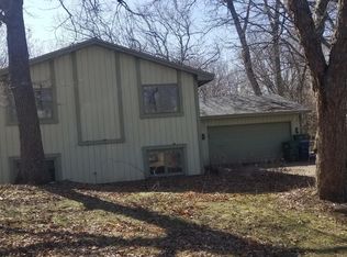 1694 Valerie Ln, New Brighton, MN 55112