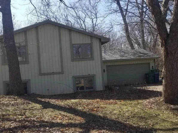 1694 Valerie Ln, New Brighton, MN 55112